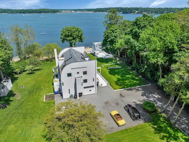 27 Astor LN, Sands Point, NY 11050