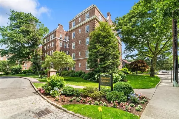 Bronxville, NY 10708,9 Midland Gardens #4B