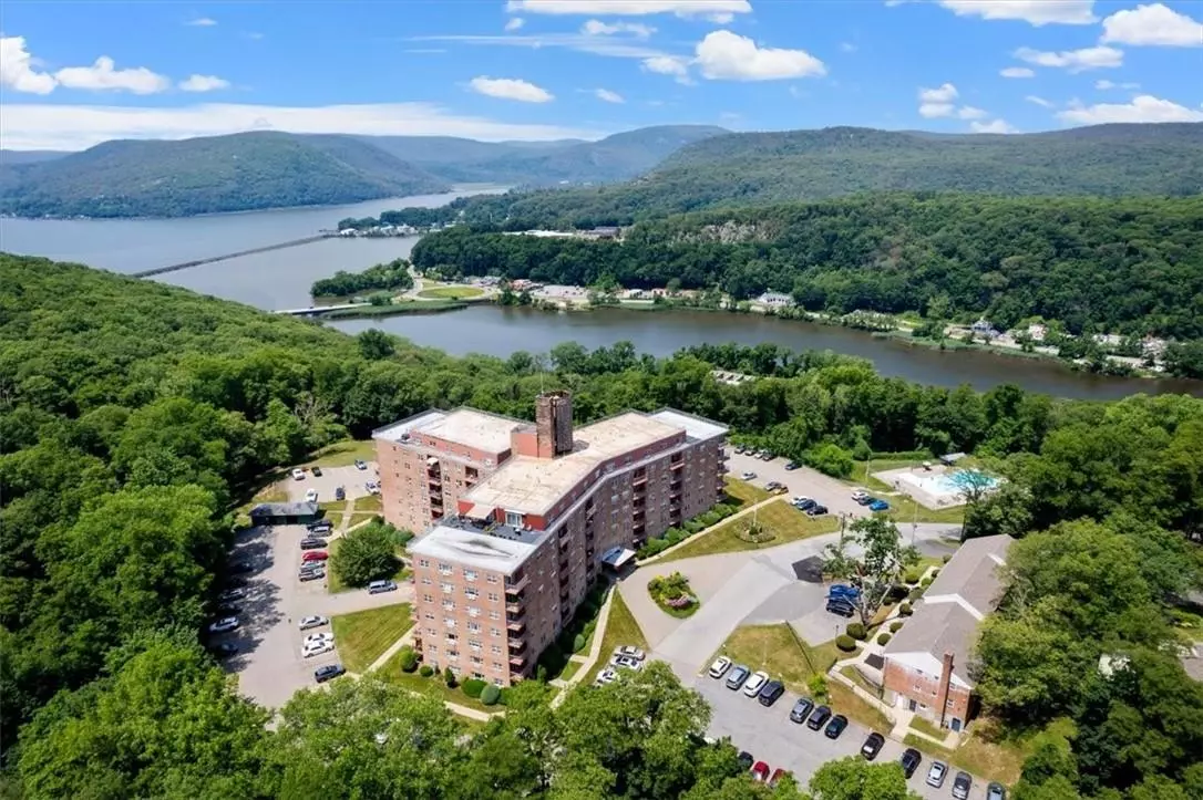 Peekskill, NY 10566,1 Lakeview DR #PH3