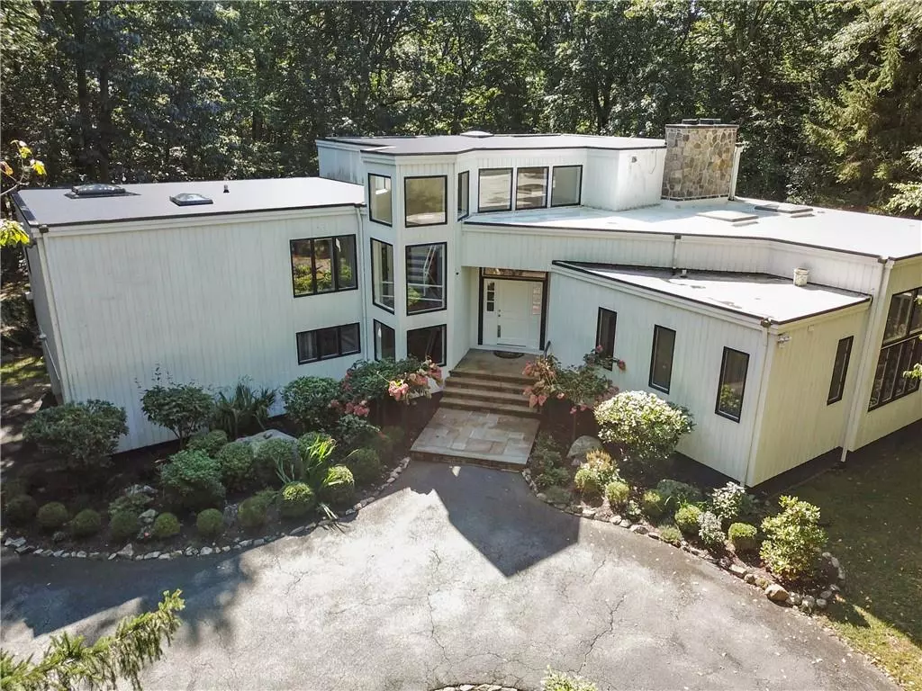 Armonk, NY 10504,4 Hemlock Hollow PL