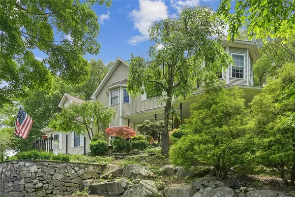 21 Hawk Nest RD, Tomkins Cove, NY 10986