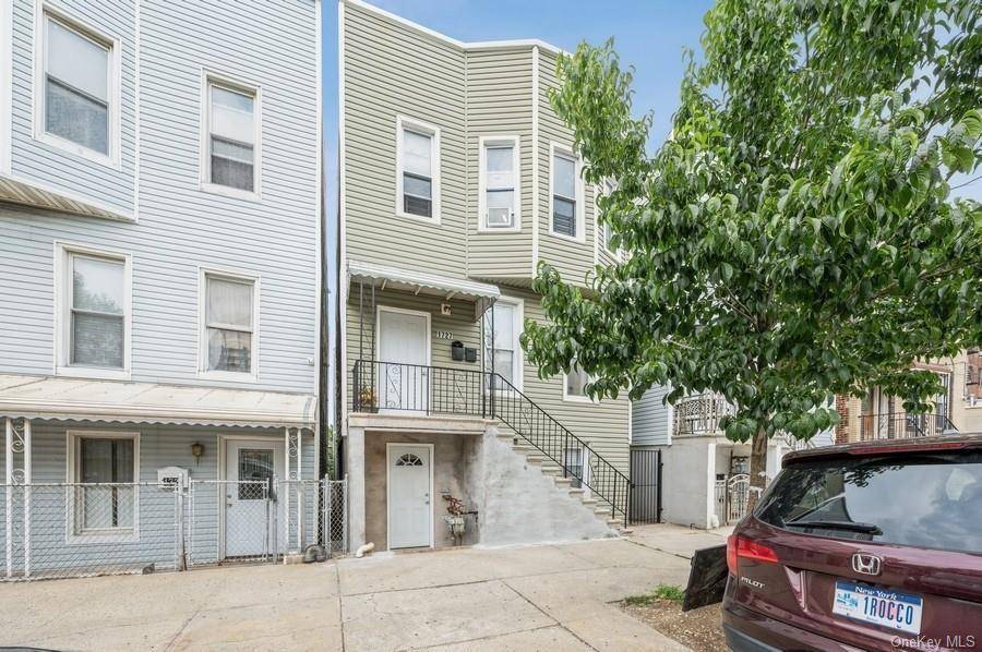 1727 Hunt AVE, Bronx, NY 10462