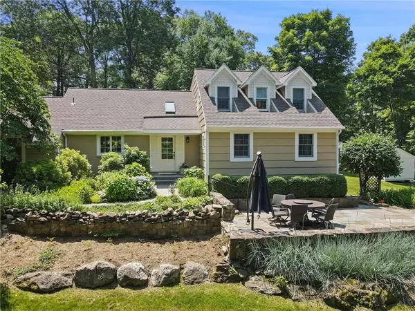 Katonah, NY 10536,27 Leslie LN