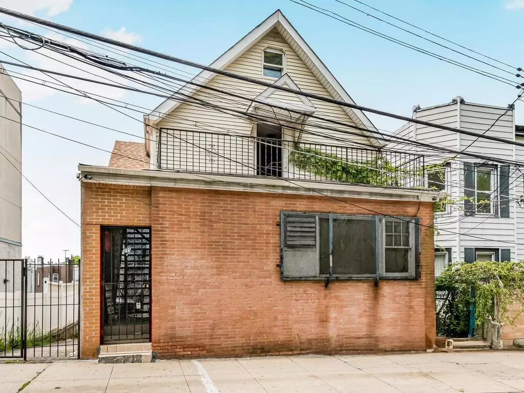 Yonkers, NY 10701,215 S Waverly ST