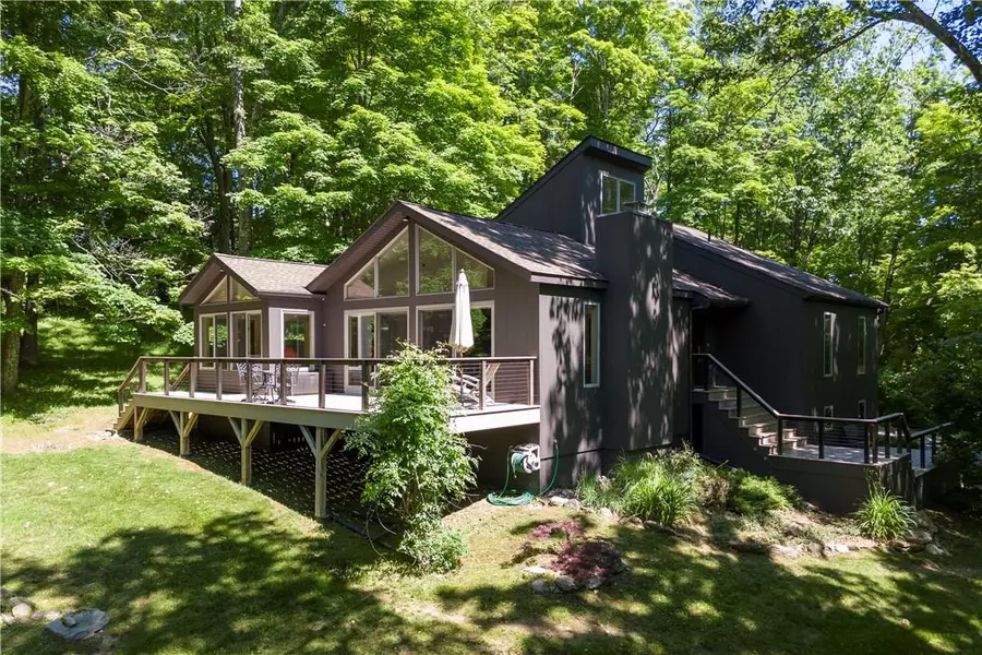 25 Green RD, Amenia, NY 12501