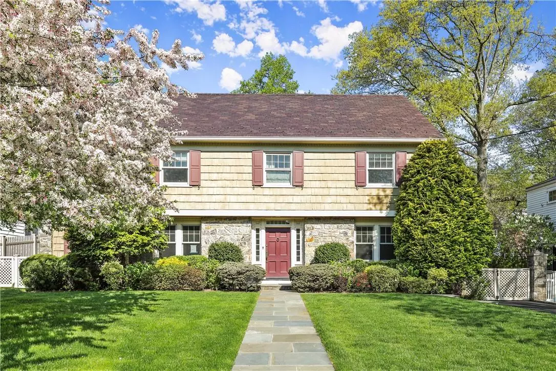 Scarsdale, NY 10583,15 Forest LN