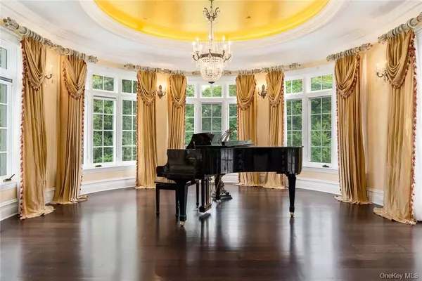 Armonk, NY 10504,17 Cowdray Park DR