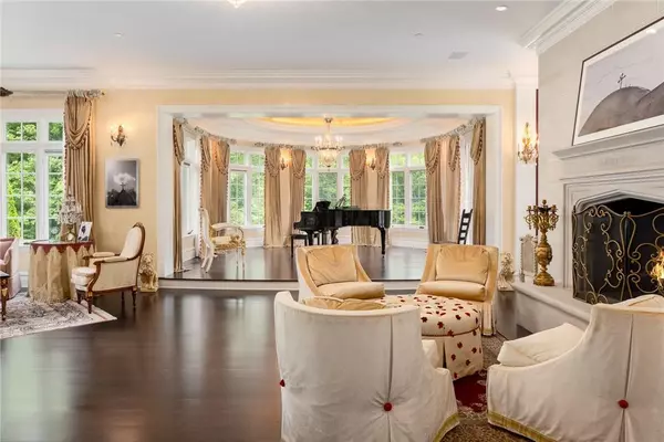 Armonk, NY 10504,17 Cowdray Park DR