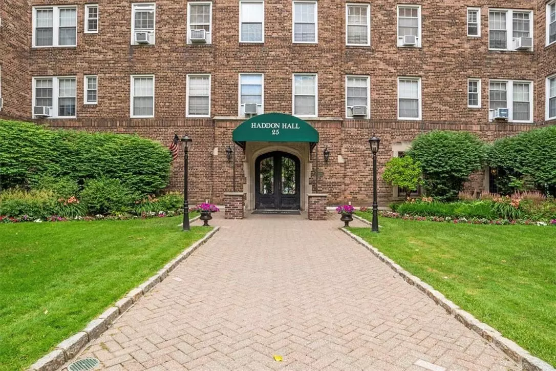 Bronxville, NY 10708,25 Parkview AVE #4A