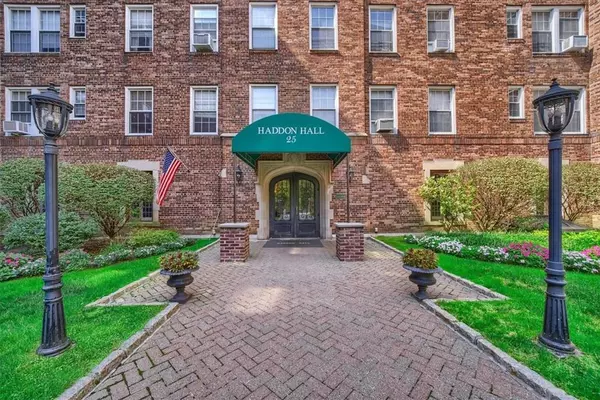 Bronxville, NY 10708,25 Parkview AVE #4A