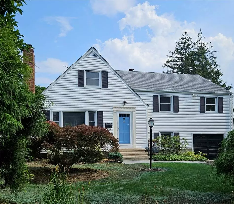 Port Chester, NY 10573,22 Burdsall DR