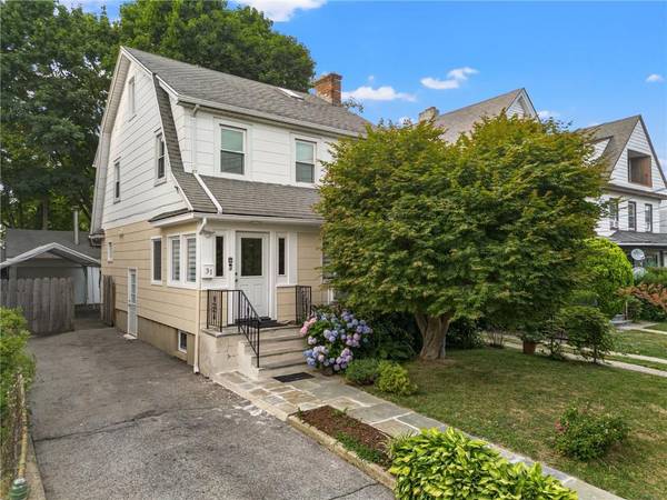 31 Colonial PL, New Rochelle, NY 10801