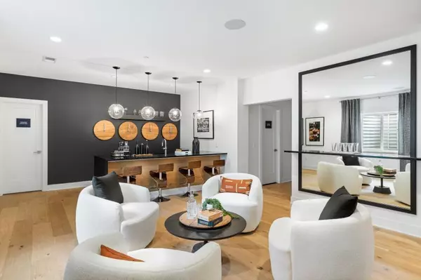Chappaqua, NY 10514,2 Carriage LN #81