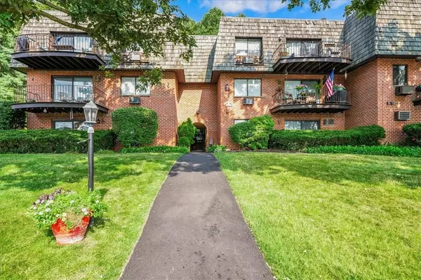 Ossining, NY 10562,2 Briarcliff DR #14