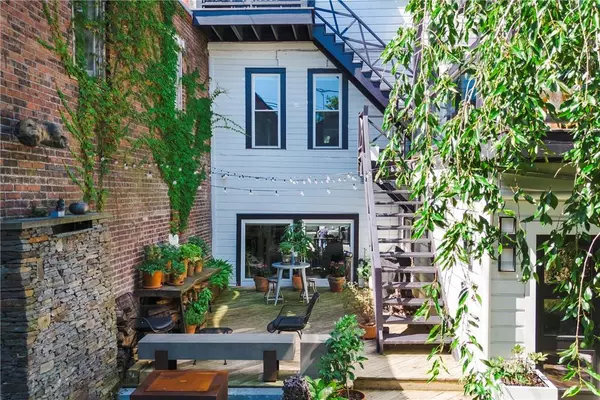 Hudson, NY 12534,522 Warren ST