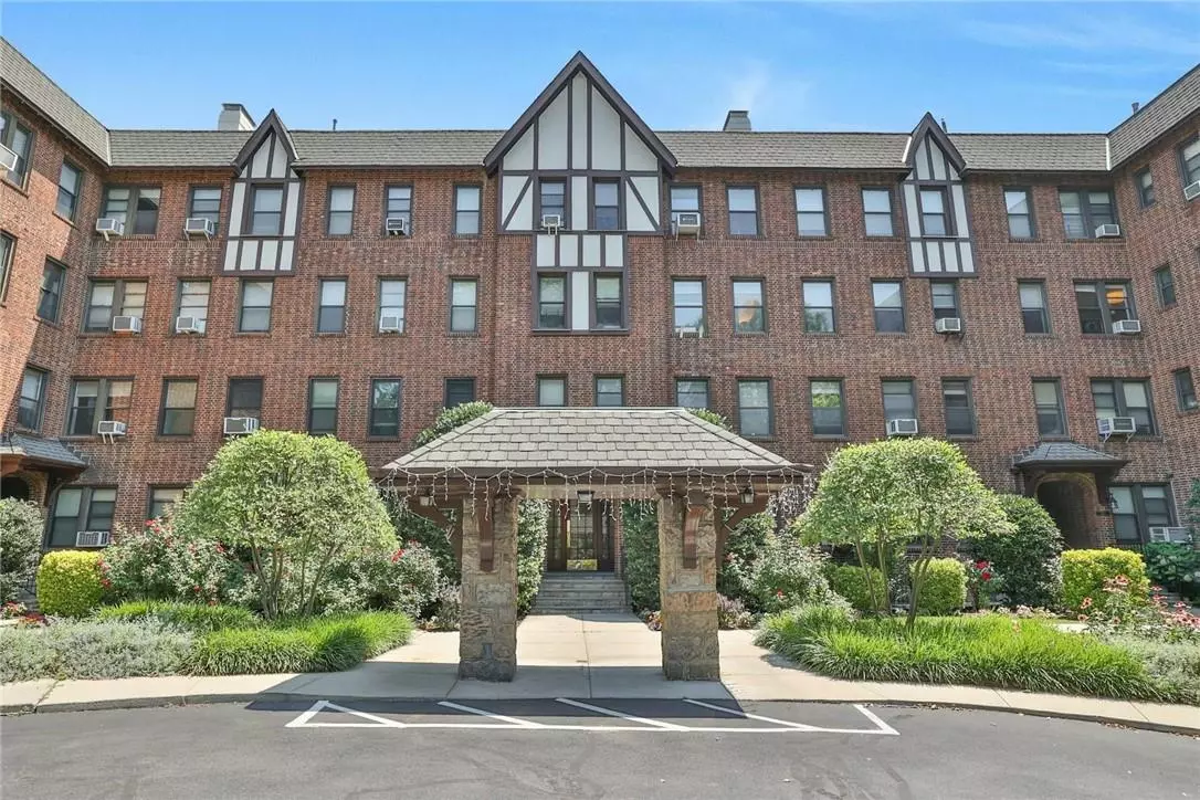 Bronxville, NY 10708,240 Bronxville RD #B3