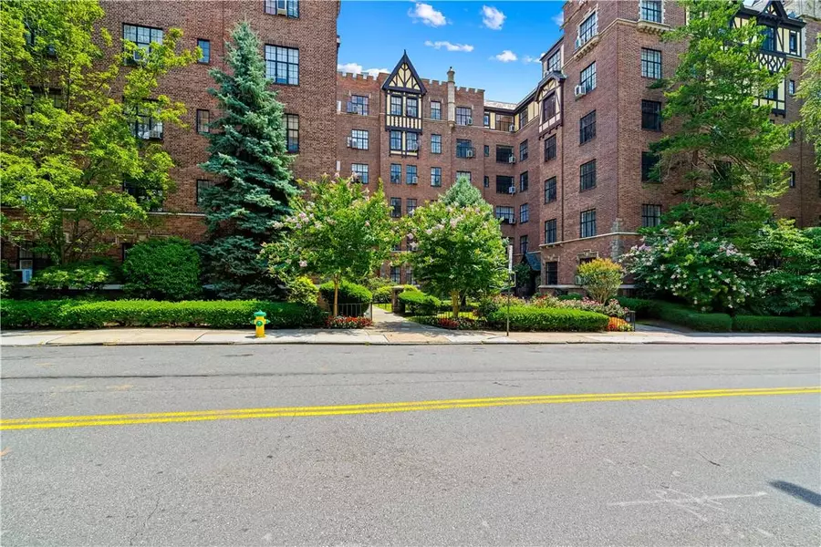 292 Main ST #4D, White Plains, NY 10601