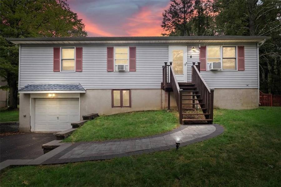 8 Princeton DR, Walden, NY 12586