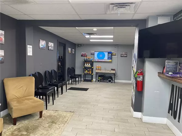 Blauvelt, NY 10913,585 Route 303