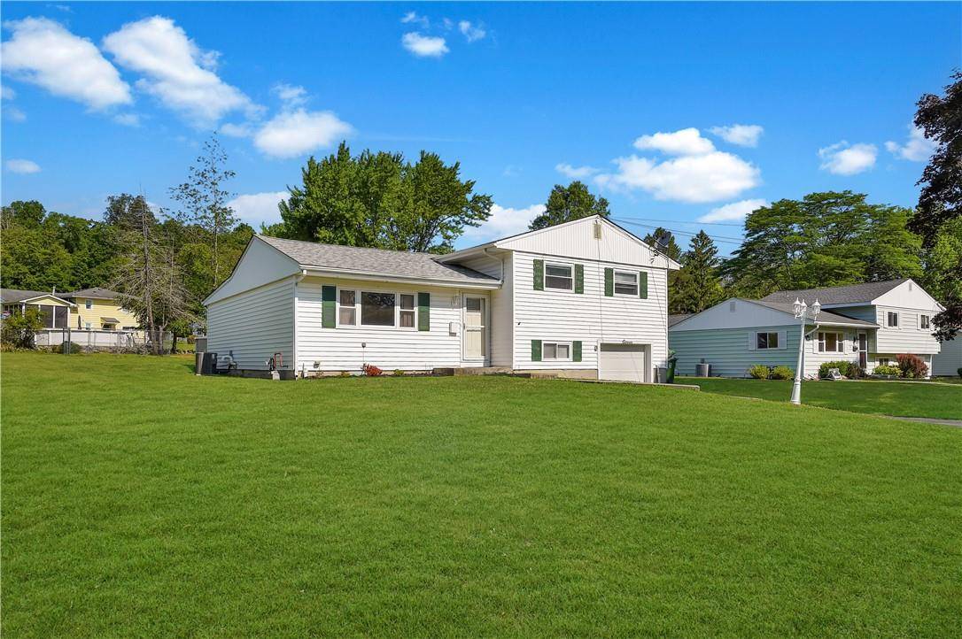 11 Thomas Jefferson PL, Middletown, NY 10940