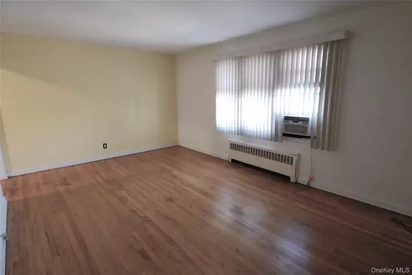 Yonkers, NY 10710,16 Wainwright AVE #2A