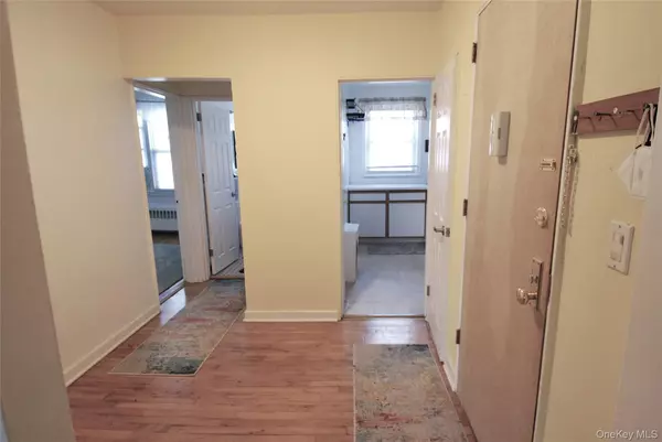 Yonkers, NY 10710,16 Wainwright AVE #2A