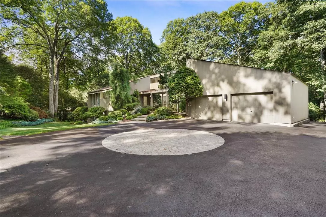 Chappaqua, NY 10514,10 High Point CIR