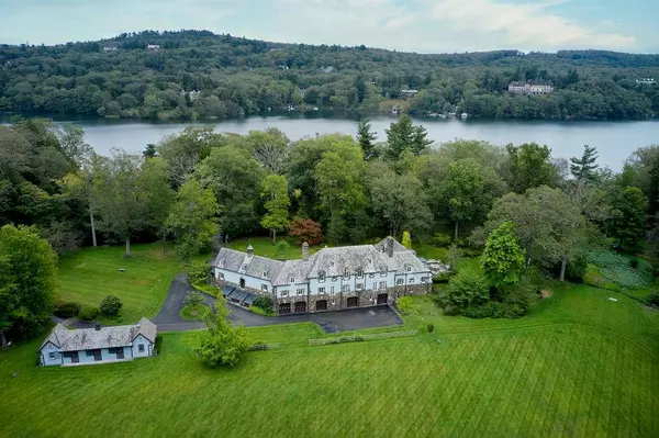 Tuxedo Park, NY 10987,122 Turtle Point RD