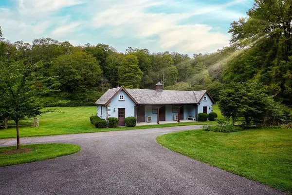 Tuxedo Park, NY 10987,122 Turtle Point RD