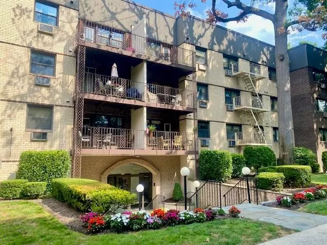 New Rochelle, NY 10801,2241 Palmer AVE #4L