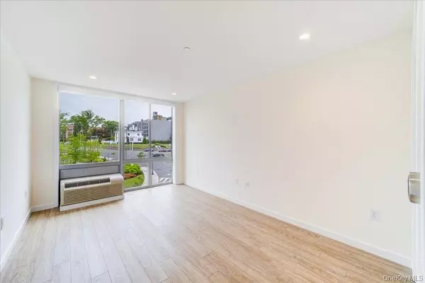 White Plains, NY 10605,10 Dekalb AVE #505
