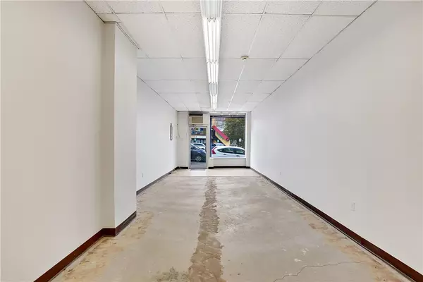 Bronx, NY 10471,5662 Mosholu AVE