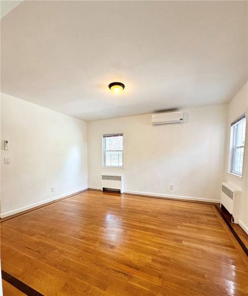 2571 Kingsland AVE, Bronx, NY 10469