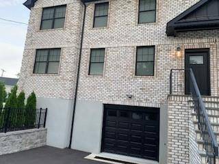 15 BARTON RD #LEFT SIDE, Yonkers, NY 10701