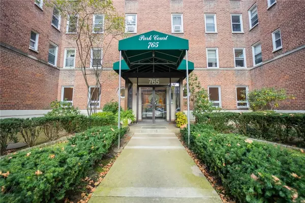 Bronxville, NY 10708,765 Bronx River RD #4E