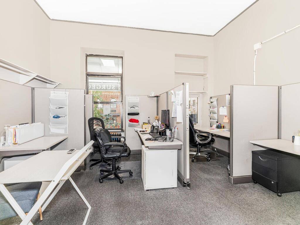 New York (manhattan), NY 10016,113 E 39th ST