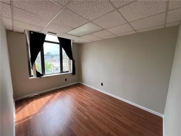 Port Chester, NY 10573,219 Westchester AVE