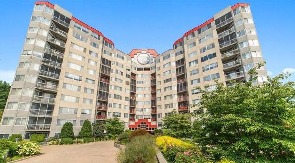 10 Stewart PL #9CE,  White Plains,  NY 10603