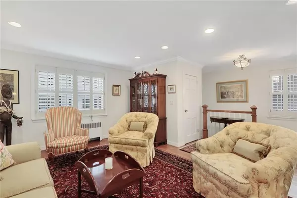 Bronxville, NY 10708,27 Lake AVE #27