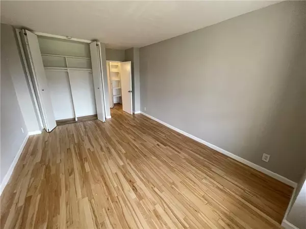 Rego Park, NY 11374,61-55 98th ST #9L