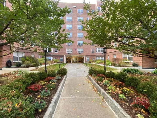 Hartsdale, NY 10530,120 E Hartsdale AVE #4P