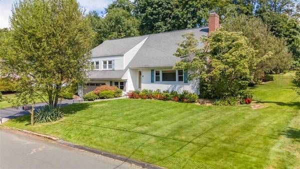 6 Willows LN, White Plains, NY 10605