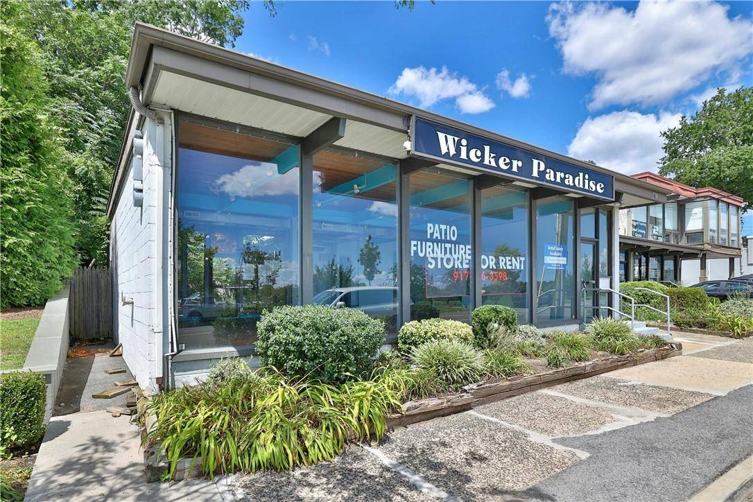 Mamaroneck, NY 10543,510-516 W Boston Post RD