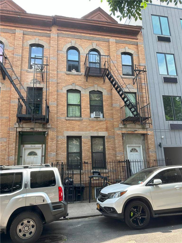 610 Beech TER, Bronx, NY 10454