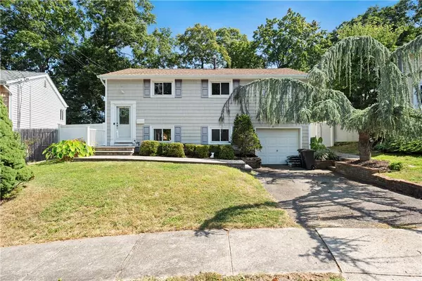 Huntington Station, NY 11746,30 Penny DR