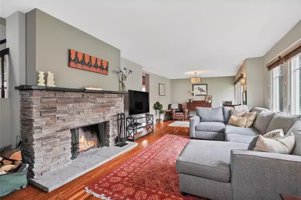Hastings-on-hudson, NY 10706,42 Darwin AVE