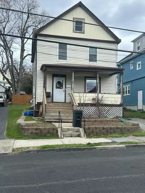 Peekskill, NY 10566,425 Simpson PL