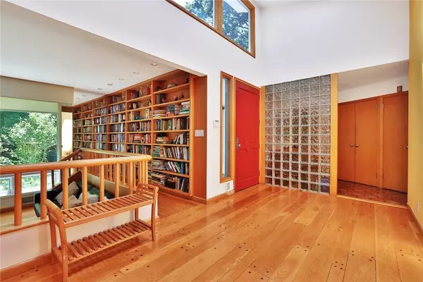 Mamaroneck, NY 10543,5 Deerfield LN