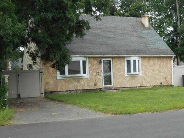 31 Bliss ST, West Babylon, NY 11704