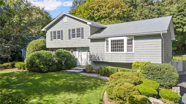 55 Hidden Hollow LN, Millwood, NY 10546